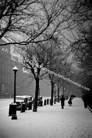 ST STEPHEN'S GREEN SNOW